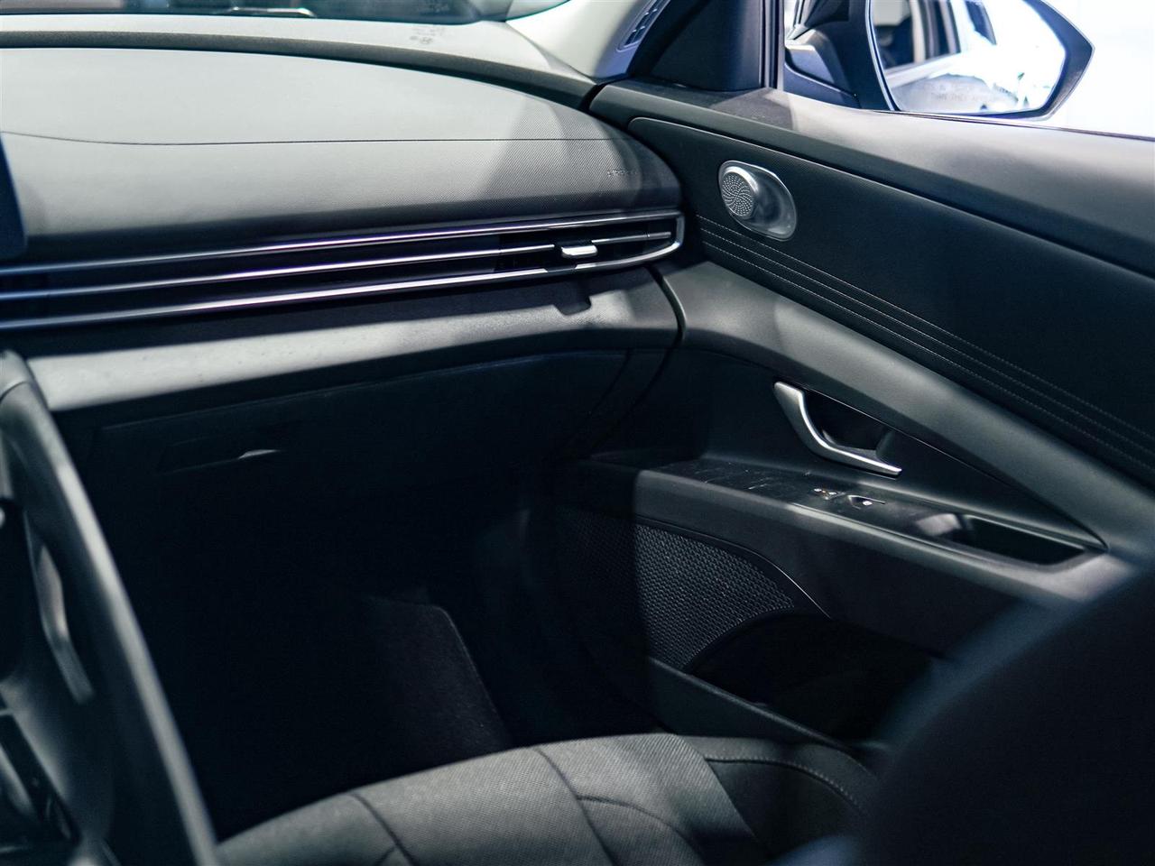2024 Hyundai Elantra ESSENTIAL | ONE OWNER | NO ACCIDENTS Photo
