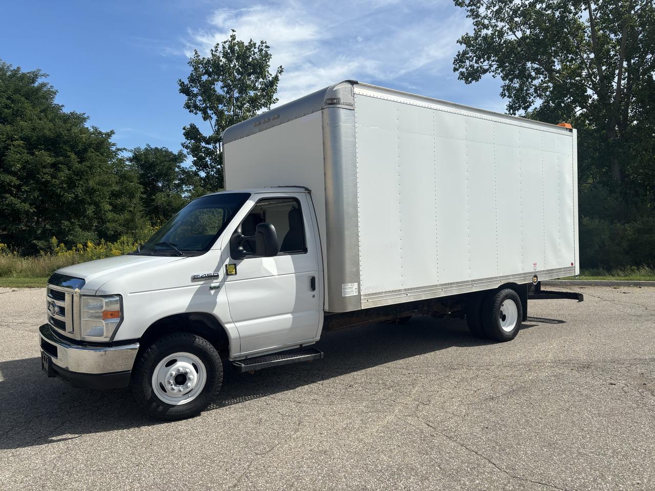 2018 Ford E-450 16 ft Box van - Photo #1