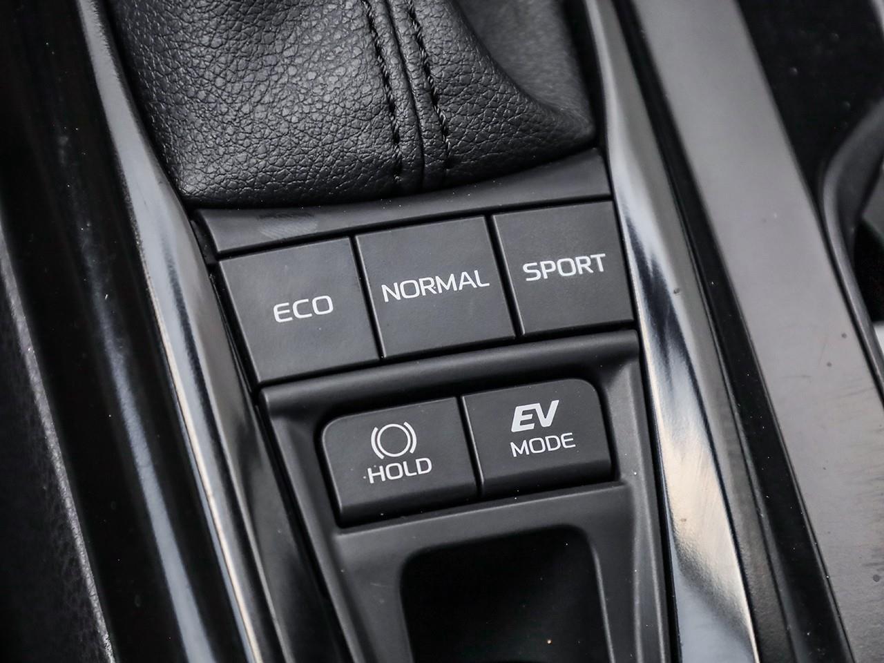 2025 Toyota Camry SE Upgrade LEATHER HEATED SEATS-SUNROOF-NO ACCIDENTS- Photo
