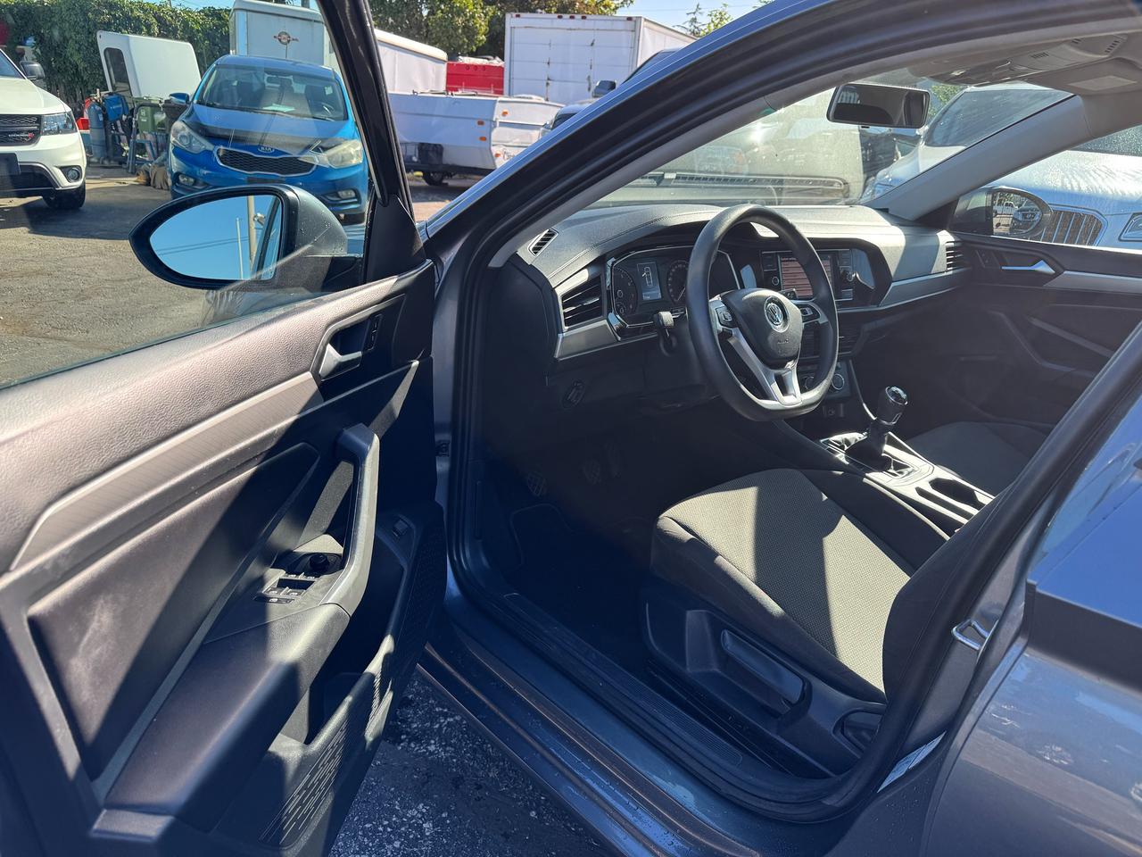 2019 Volkswagen Jetta Comfortline | 6 - speed Manual | CERTIFIED Photo
