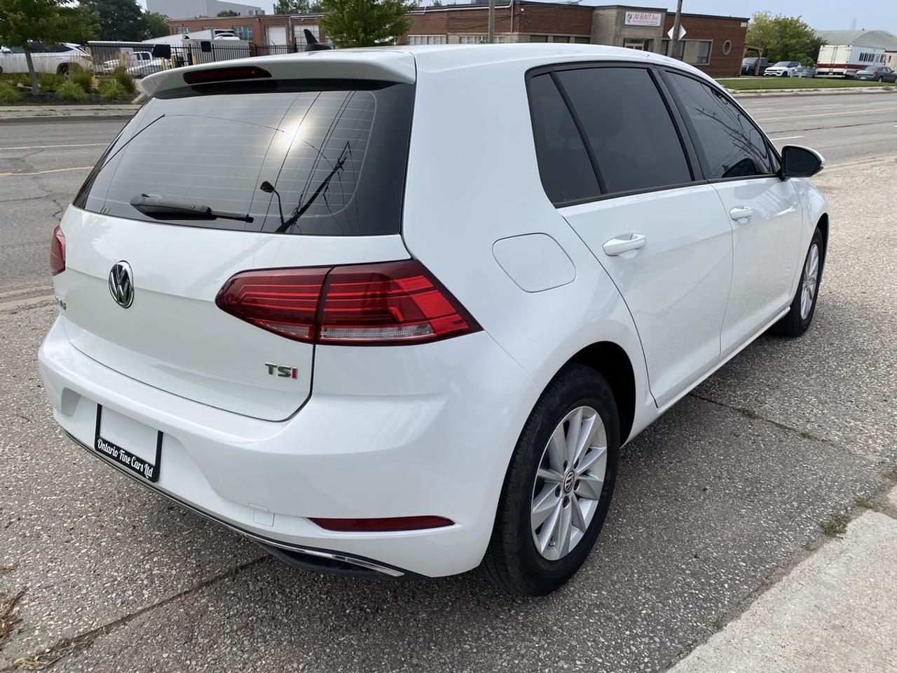 2018 Volkswagen Golf TRENDLINE Photo3