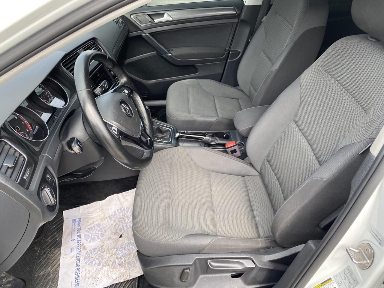 2018 Volkswagen Golf TRENDLINE Photo