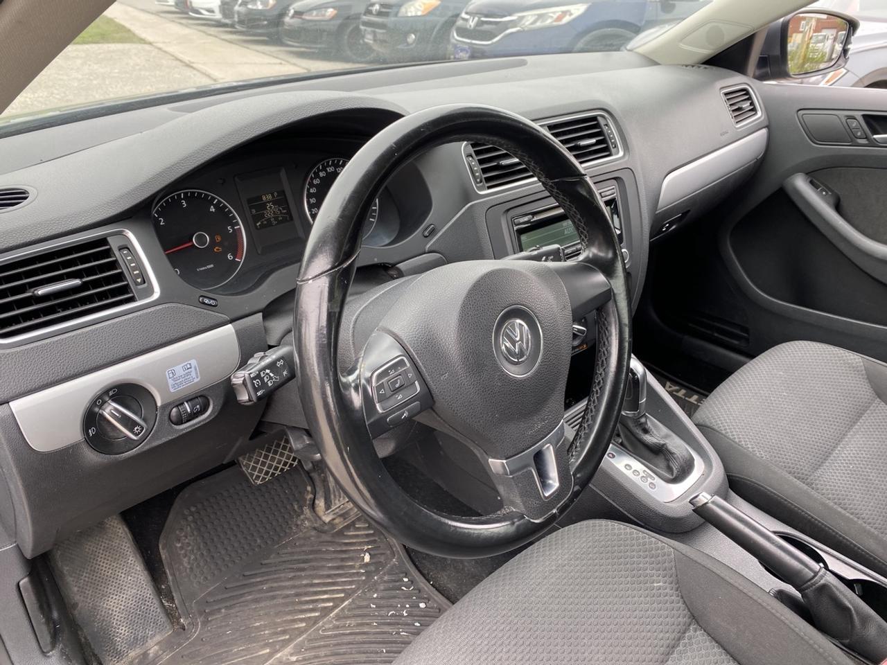 2018 Volkswagen Golf TRENDLINE Photo