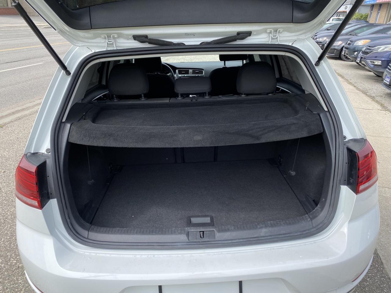 2018 Volkswagen Golf TRENDLINE Photo