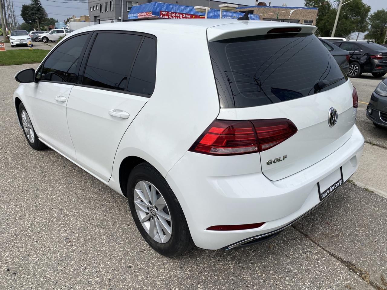 2018 Volkswagen Golf TRENDLINE Photo