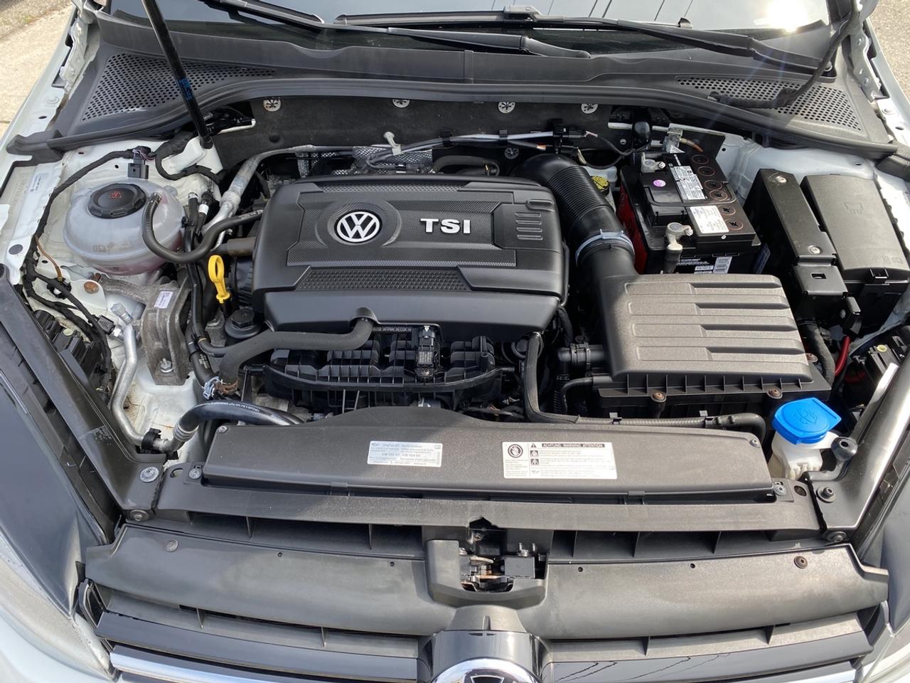 2018 Volkswagen Golf TRENDLINE Photo
