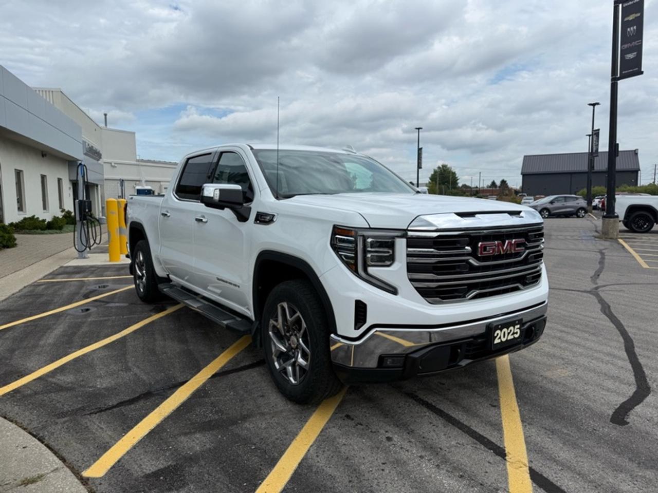 2025 GMC Sierra 1500 SLT Photo