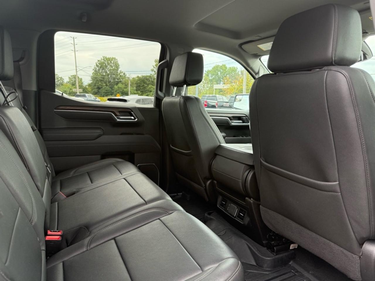 2025 GMC Sierra 1500 SLT Photo