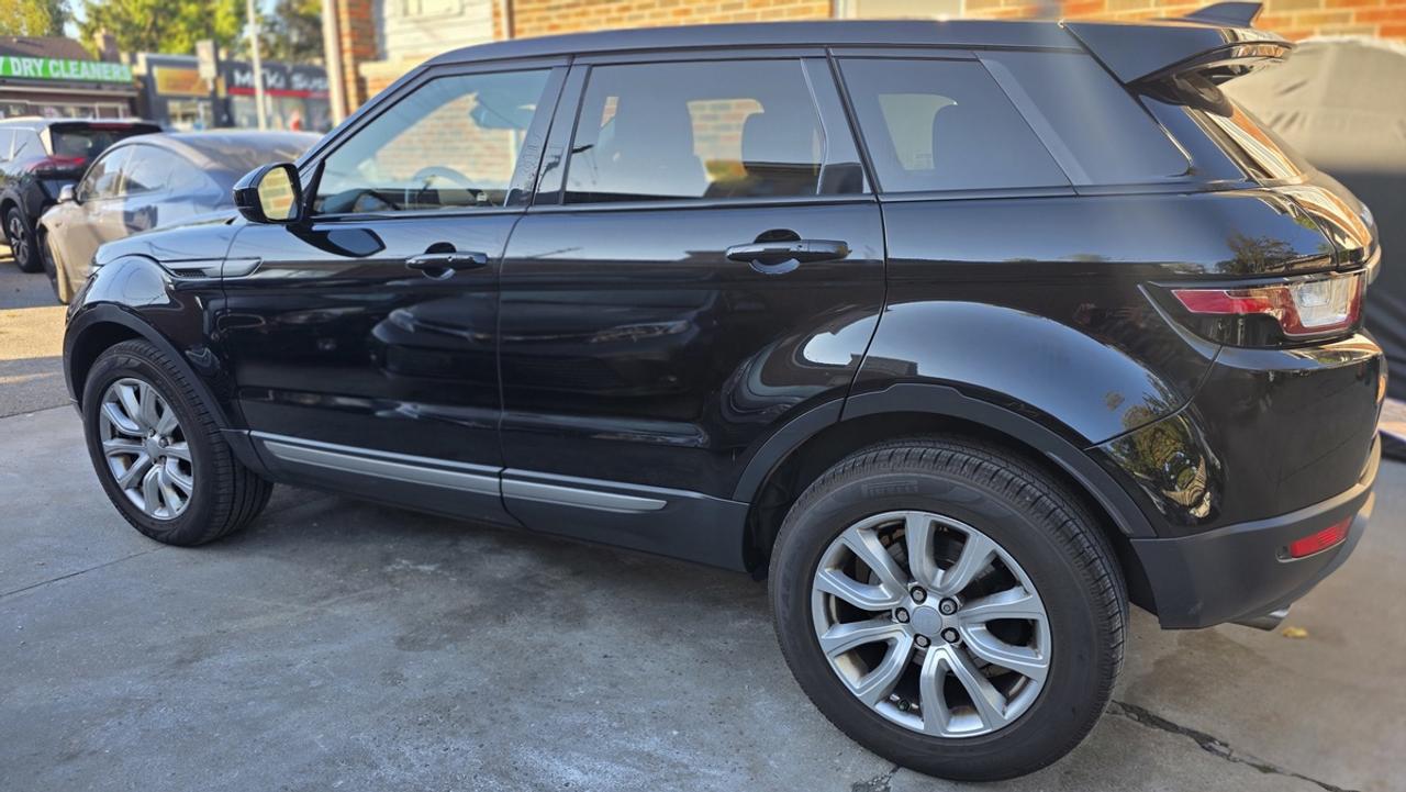 2019 Land Rover Range Rover Evoque SE Photo