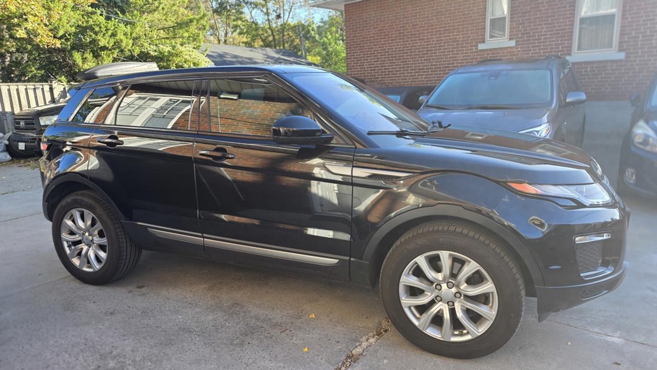 2019 Land Rover Range Rover Evoque SE Photo