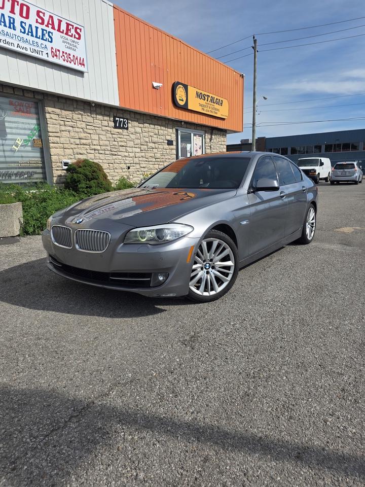 2013 BMW 5 Series 550i xDrive Photo
