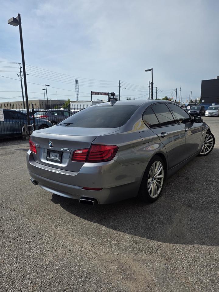 2013 BMW 5 Series 550i xDrive Photo