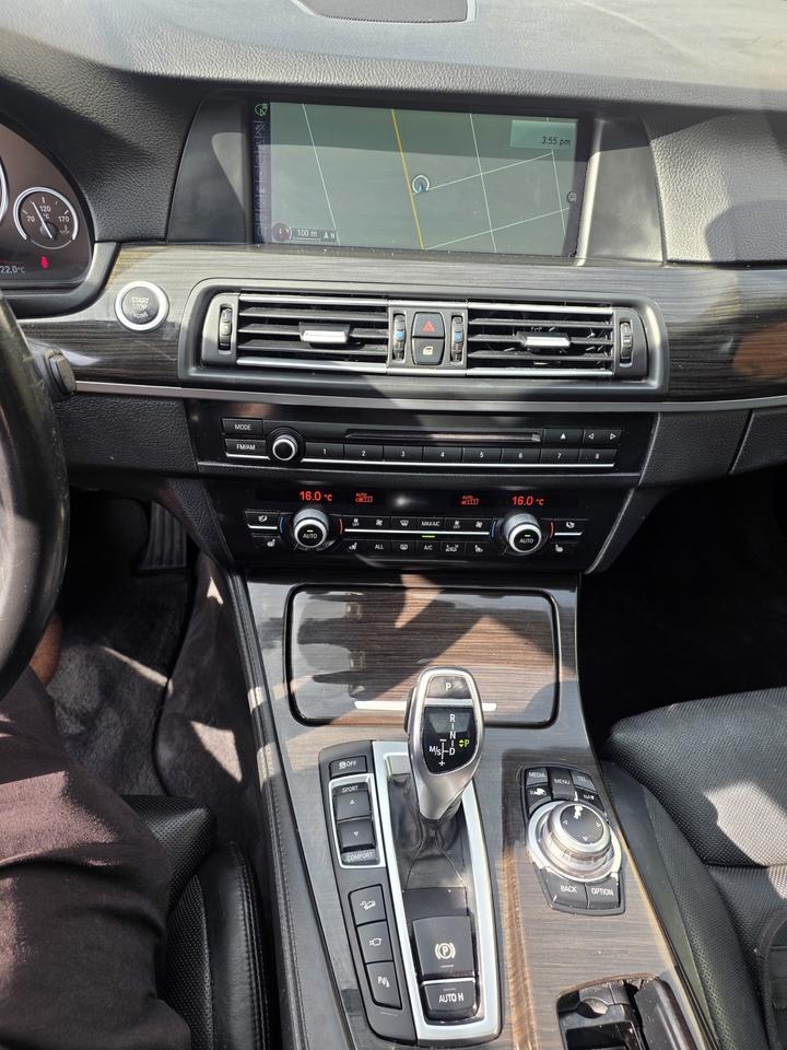 2013 BMW 5 Series 550i xDrive Photo