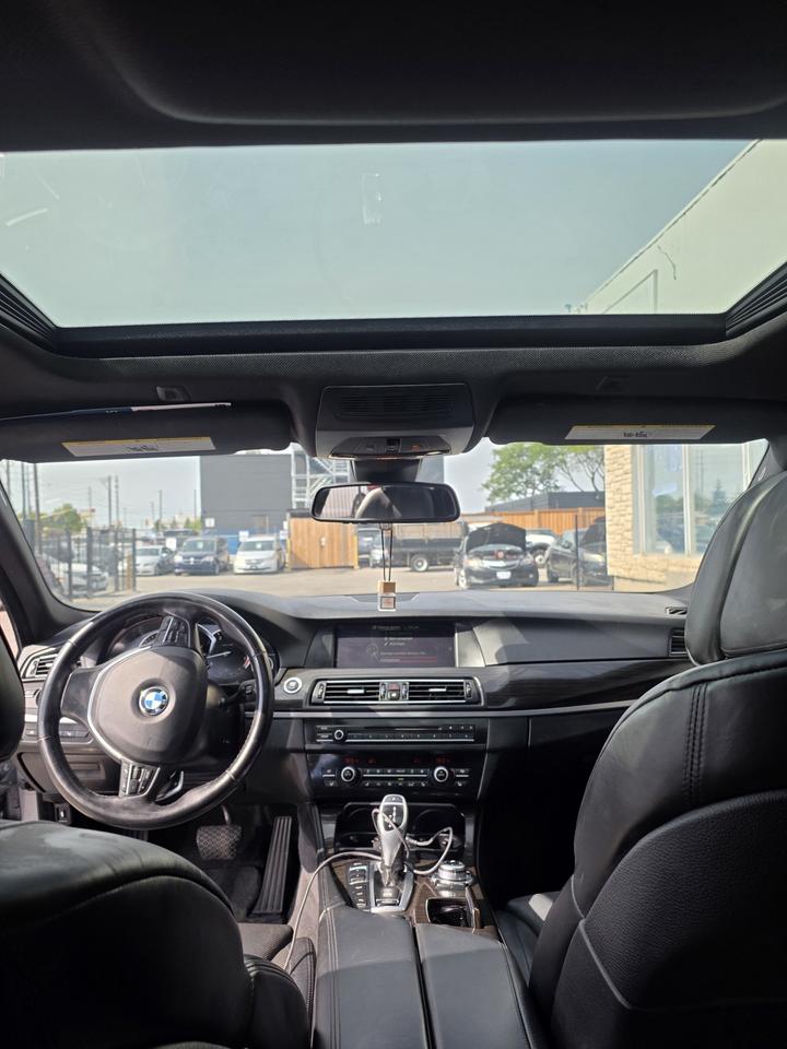 2013 BMW 5 Series 550i xDrive Photo