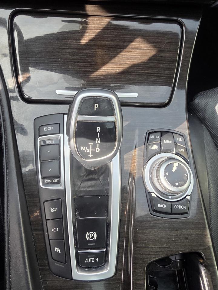 2013 BMW 5 Series 550i xDrive Photo