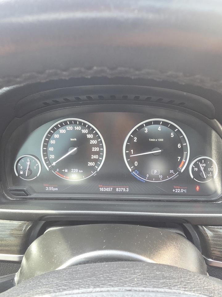 2013 BMW 5 Series 550i xDrive Photo