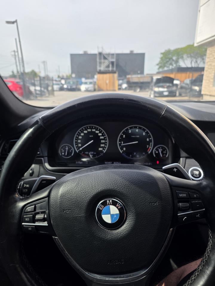 2013 BMW 5 Series 550i xDrive Photo