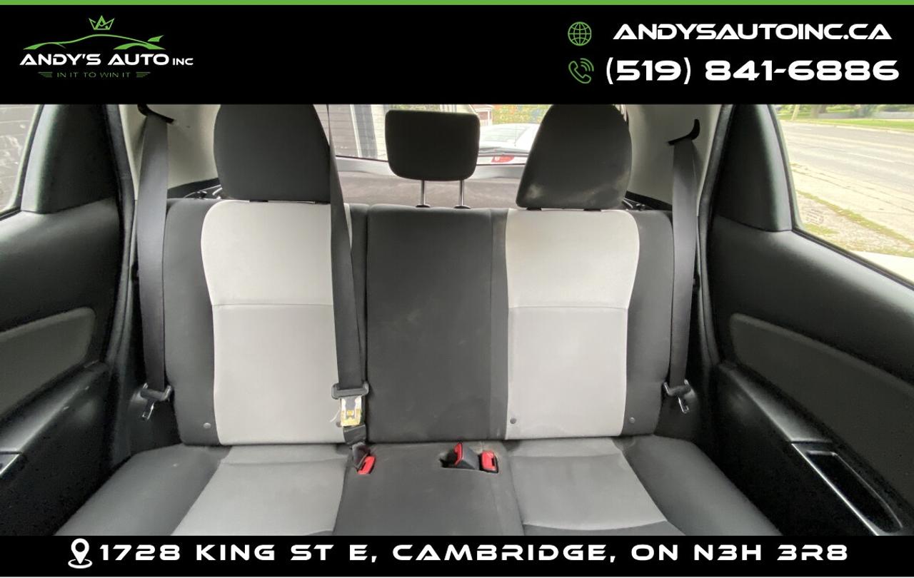 2019 Toyota Yaris ! ONE OWNER ! NO ACCIDENTS ! HEATED SEATS ! LE ! ONE OWNER ! NO ACCIDENTS ! HEATED SEATS !  KE Photo