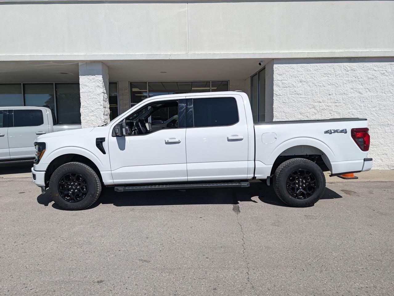 2025 Ford F-150 4X4 SuperCrew XLT 4WD SuperCrew 5.5' Box Photo4