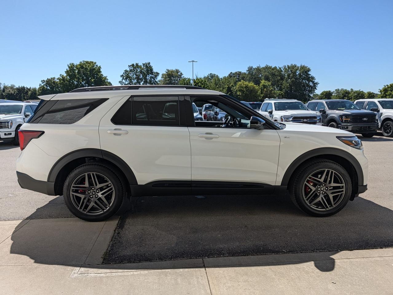 2026 Ford Explorer ST-Line 4WD Photo3