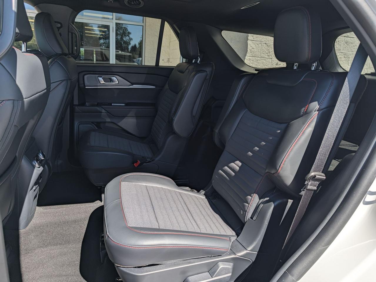 2026 Ford Explorer ST-Line 4WD Photo
