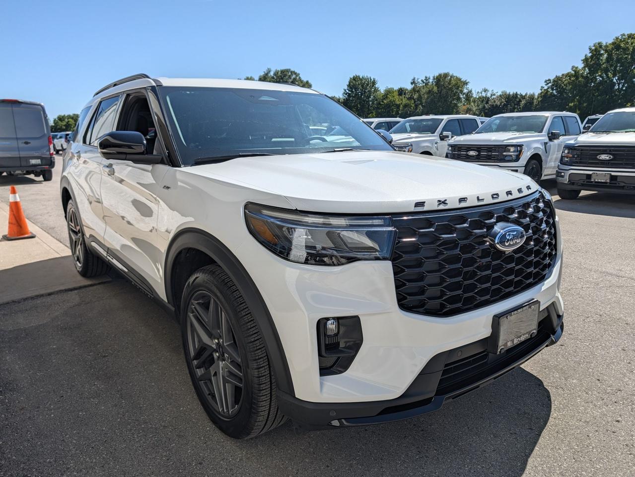 2026 Ford Explorer ST-Line 4WD Photo2