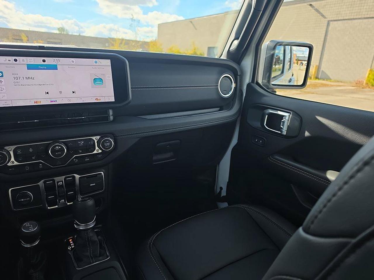 2027 Jeep Wrangler Sahara|MCKINLEY TRIMMED LEATHER SEATS|BODY COLOUR HARD TOP|ALPINE AUDIO SYSTEM|NAVIGATION Photo