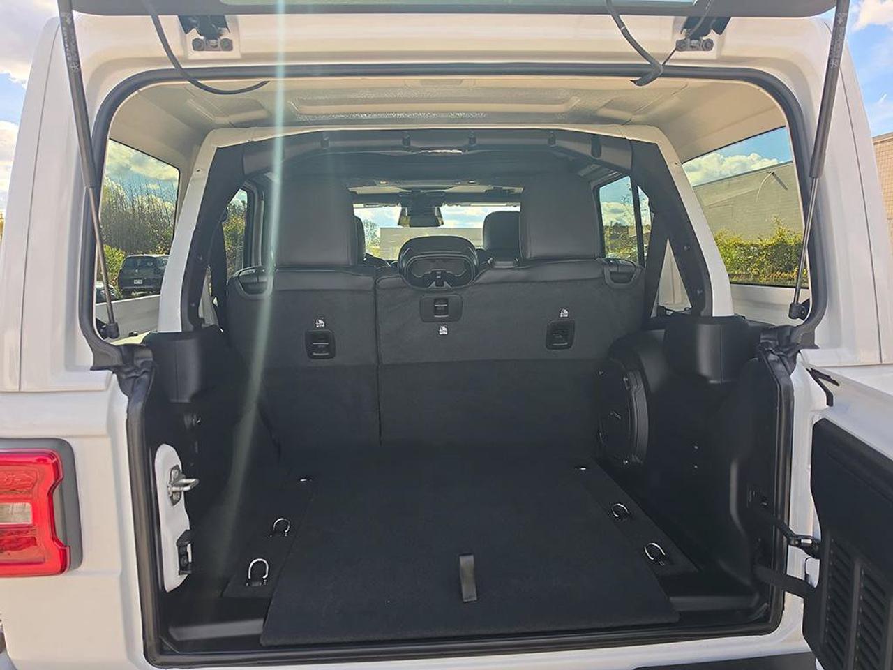 2027 Jeep Wrangler Sahara|MCKINLEY TRIMMED LEATHER SEATS|BODY COLOUR HARD TOP|ALPINE AUDIO SYSTEM|NAVIGATION Photo