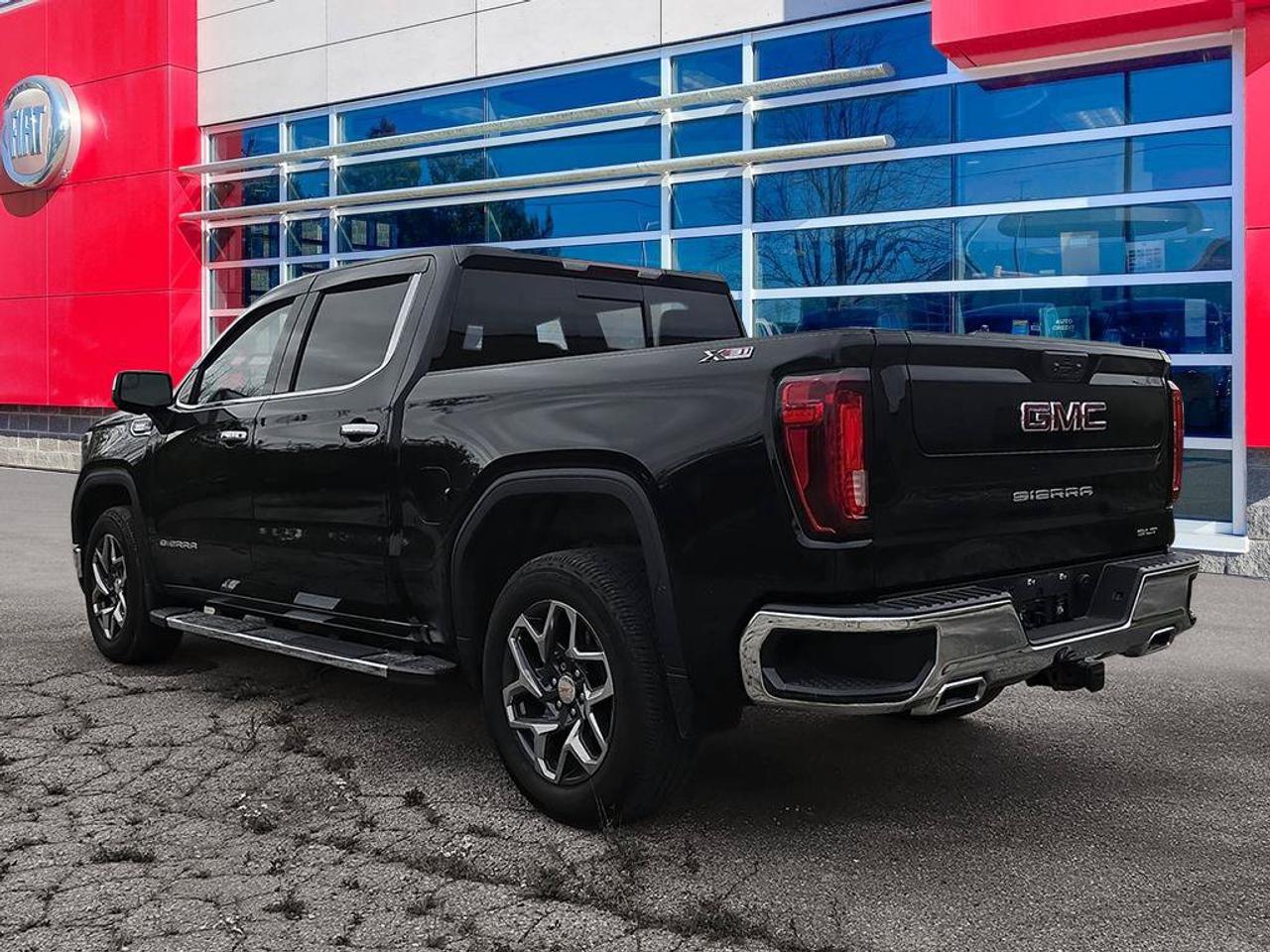 2024 GMC Sierra 1500 SLT | Clean CarFax | Newer Michelin Tires | Leather | Ventilated Seat | Adaptive Cruise | Blind-Spot Photo