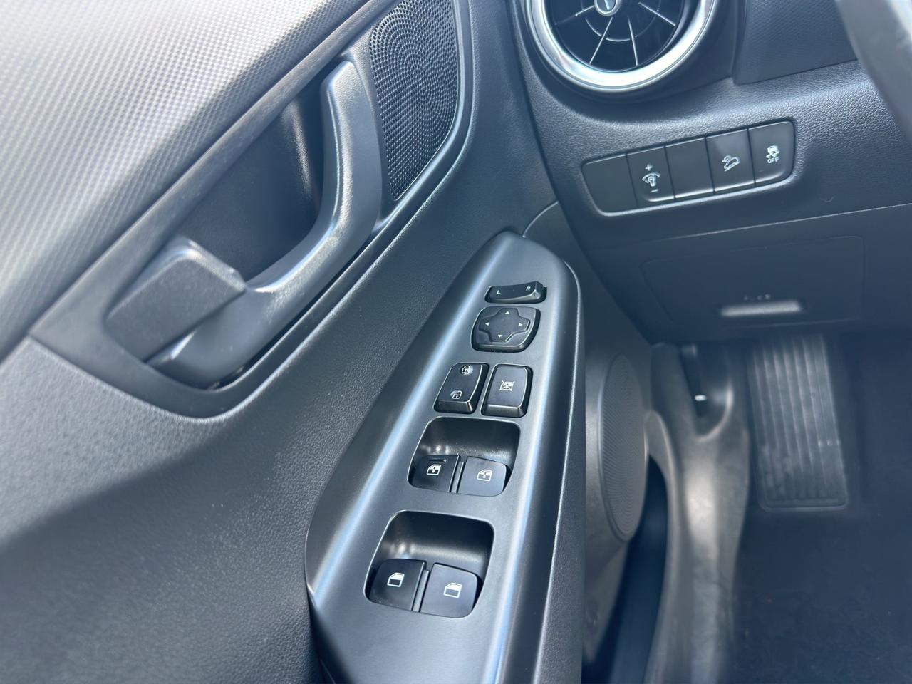 2023 Hyundai KONA Preferred | Lane Departure Warning | Blind Sport Monitor | Cross-Traffic Alert Photo