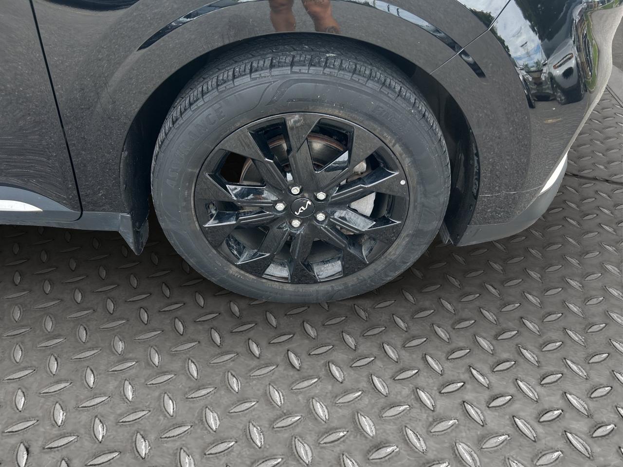 2024 Kia Carnival SX | Sliding Side Doors | Adaptive Cruise Control | Lane Keep Assist |  Heated Seats & Wheel | Photo5