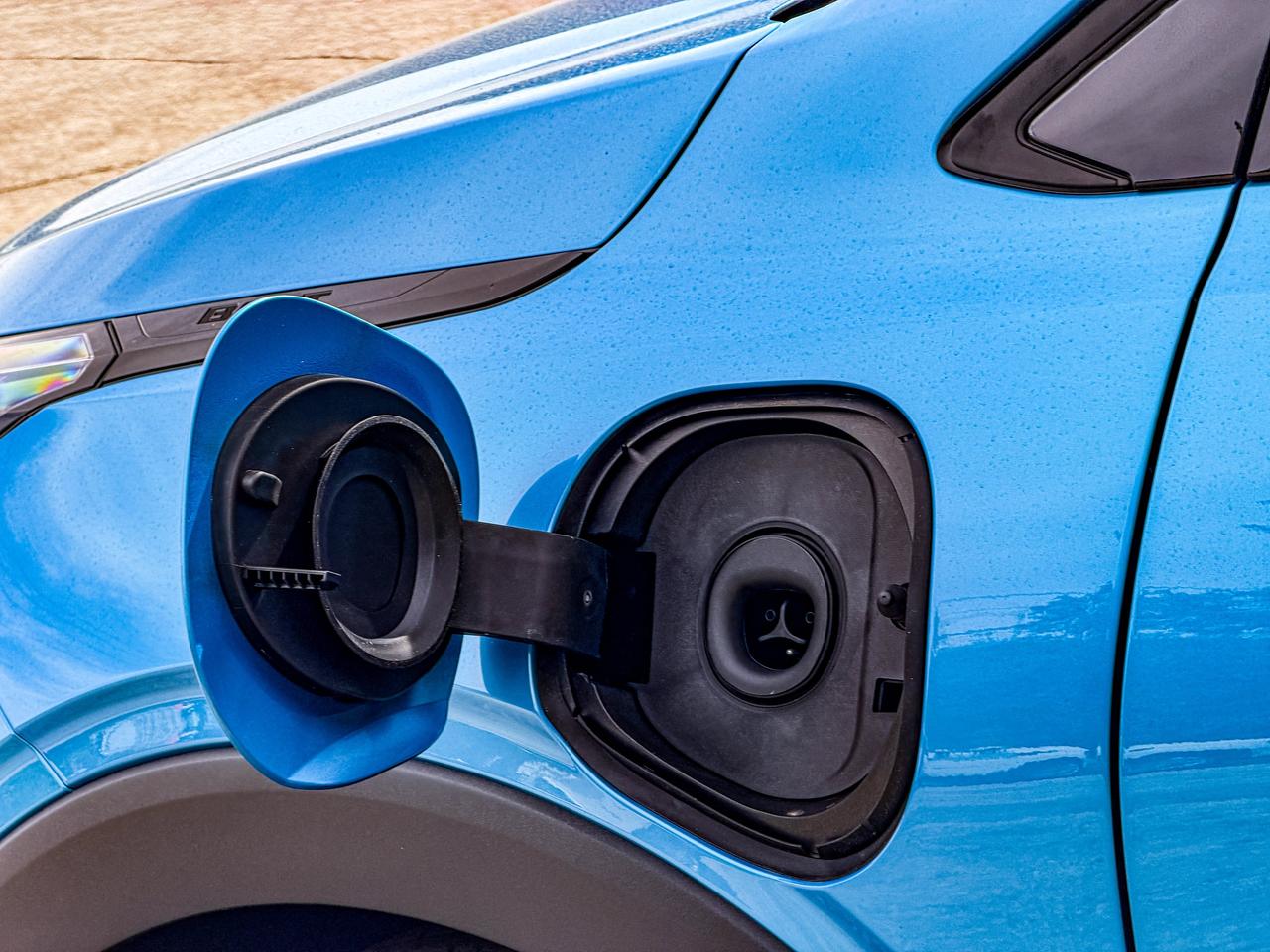 2027 Chevrolet Bolt LT Photo