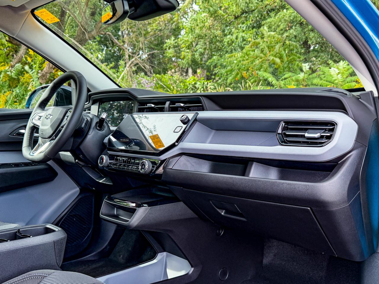 2027 Chevrolet Bolt LT Photo