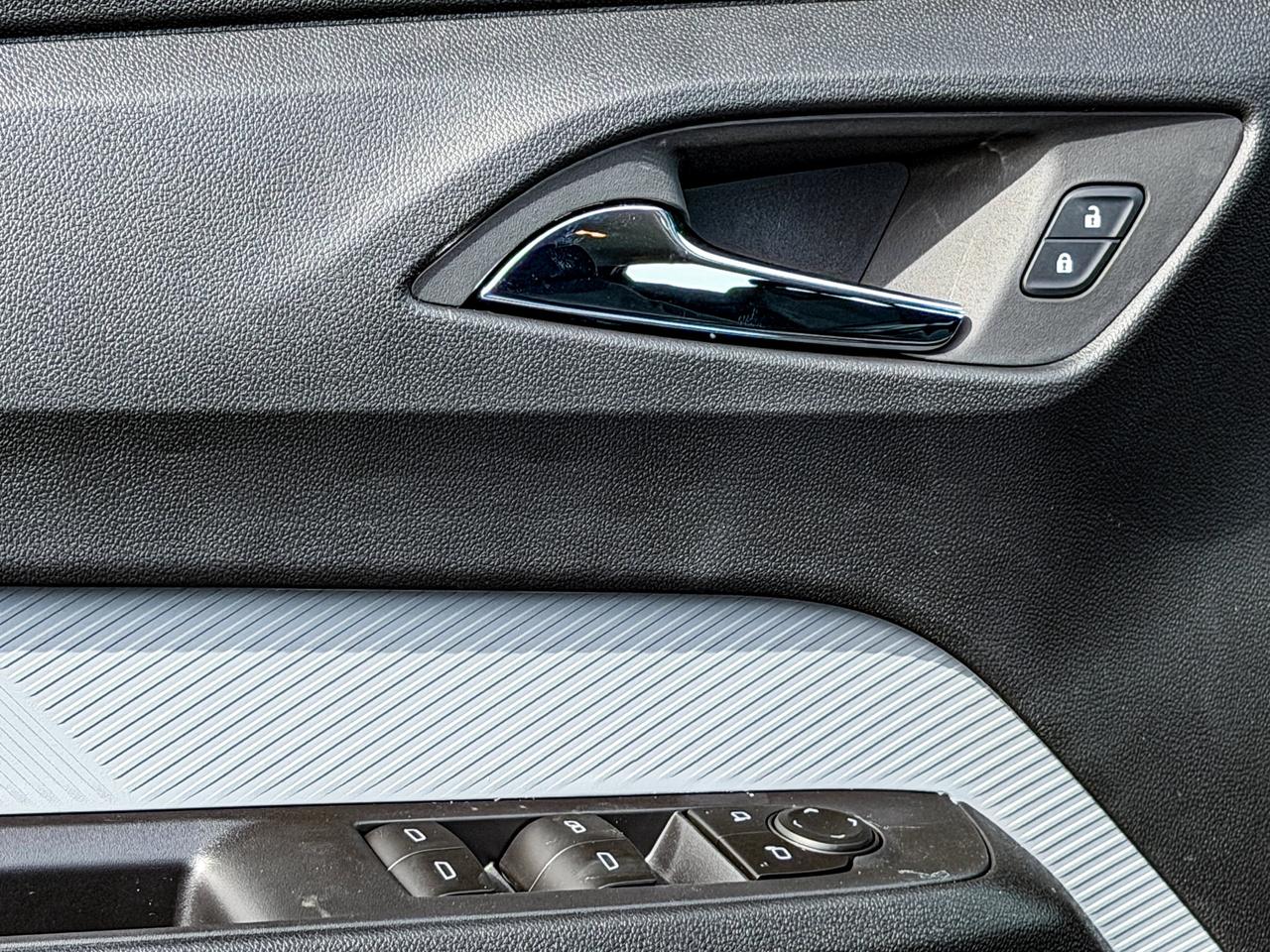 2027 Chevrolet Bolt LT Photo