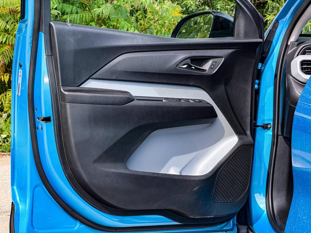 2027 Chevrolet Bolt LT Photo