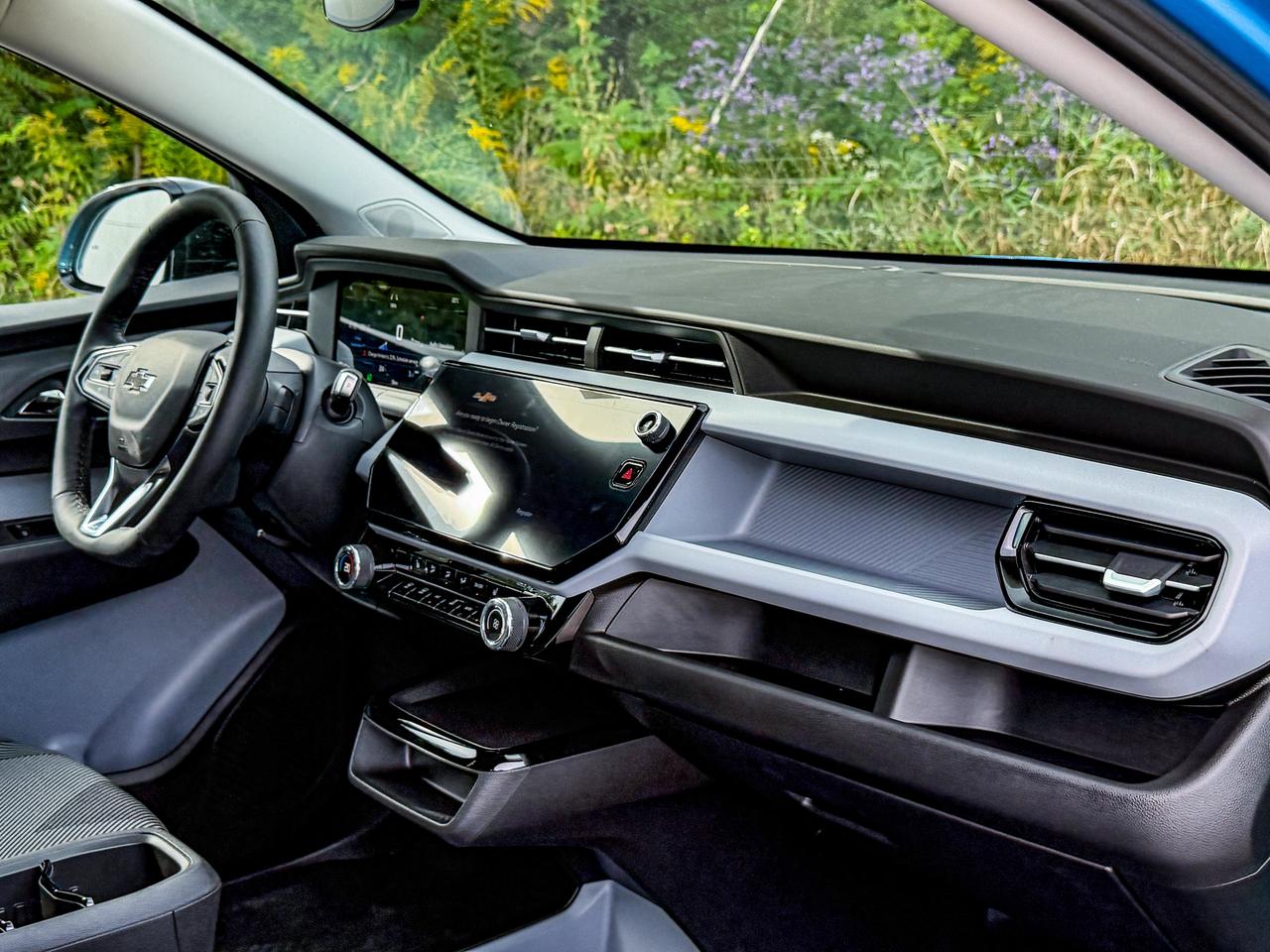2027 Chevrolet Bolt LT Photo