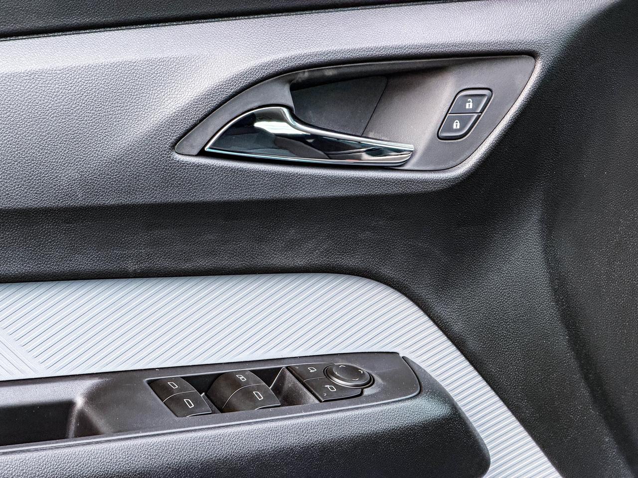 2027 Chevrolet Bolt LT Photo