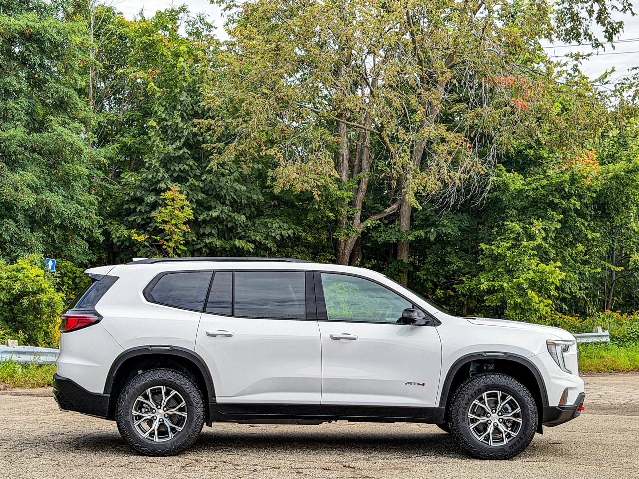 2027 GMC Acadia AT4 Photo