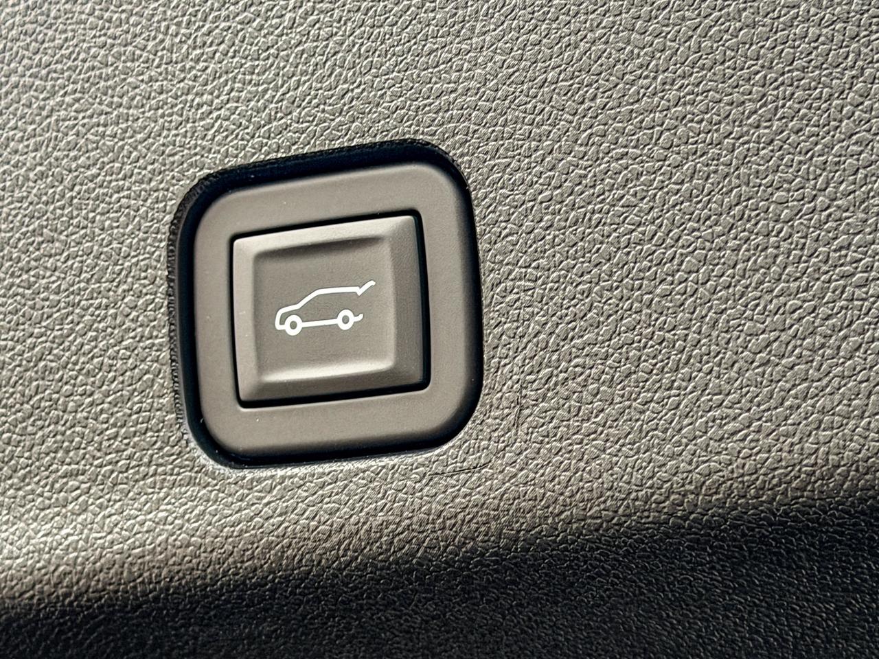 2027 GMC Acadia AT4 Photo