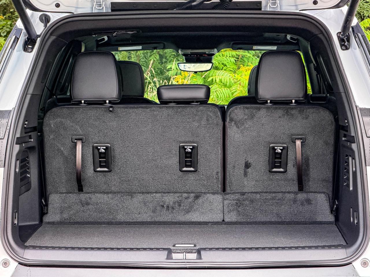 2027 GMC Acadia AT4 Photo