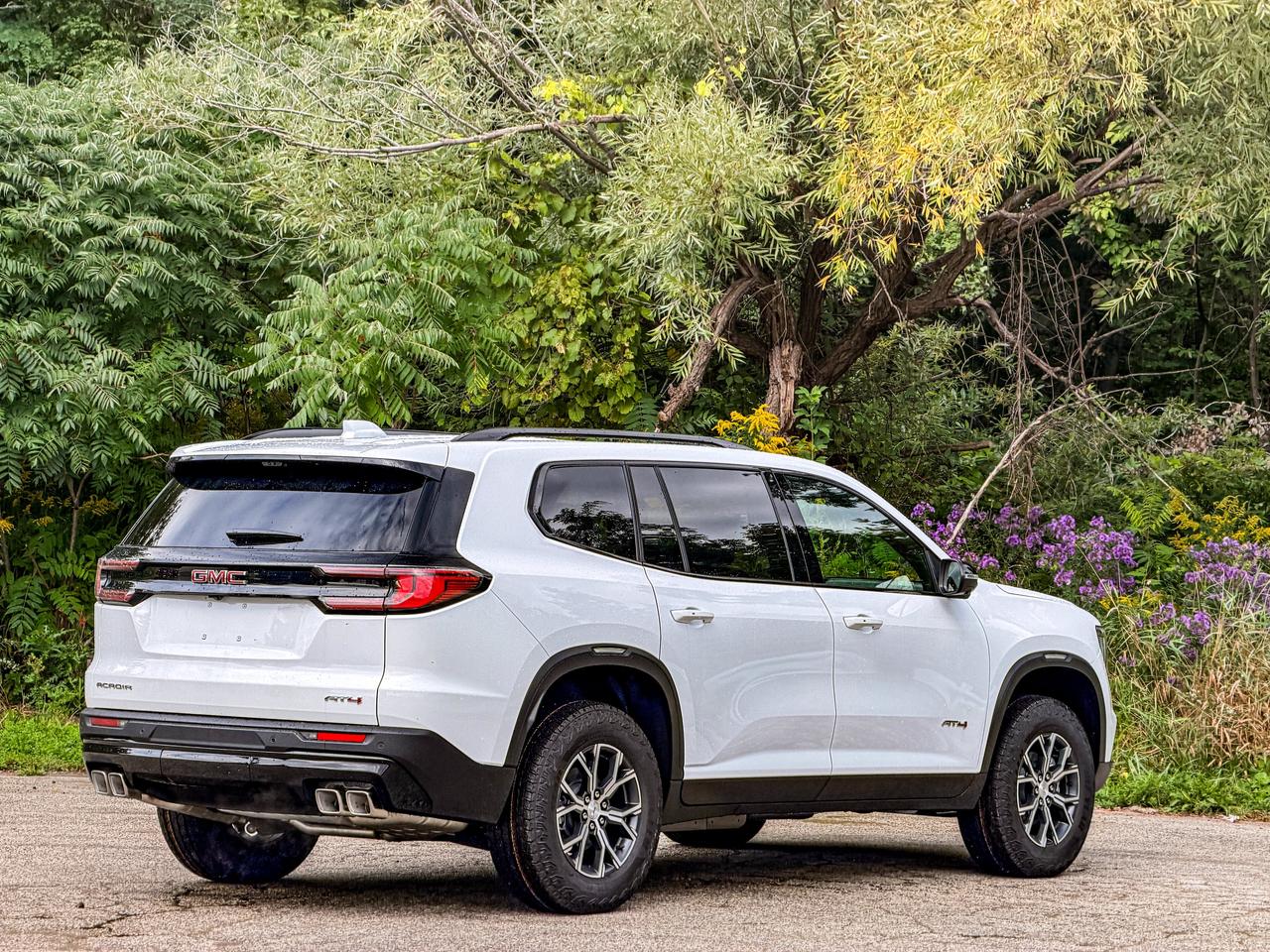 2027 GMC Acadia AT4 Photo