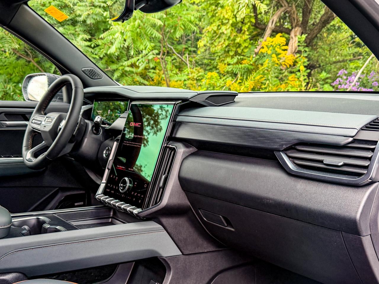 2027 GMC Acadia AT4 Photo