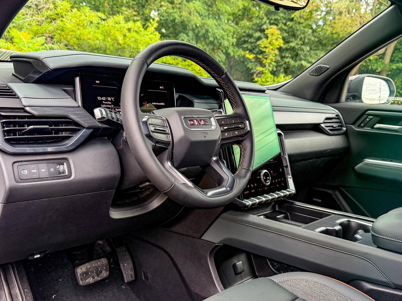 2027 GMC Acadia AT4 Photo