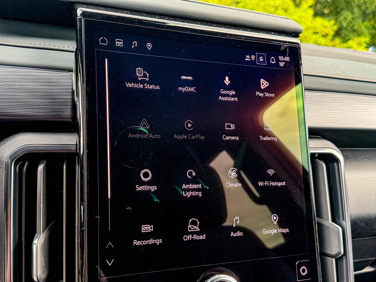2027 GMC Acadia AT4 Photo