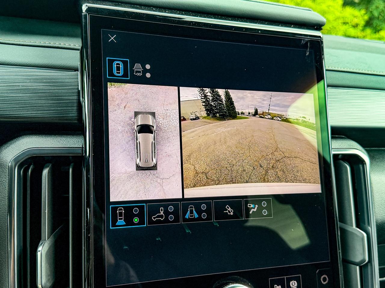 2027 GMC Acadia AT4 Photo
