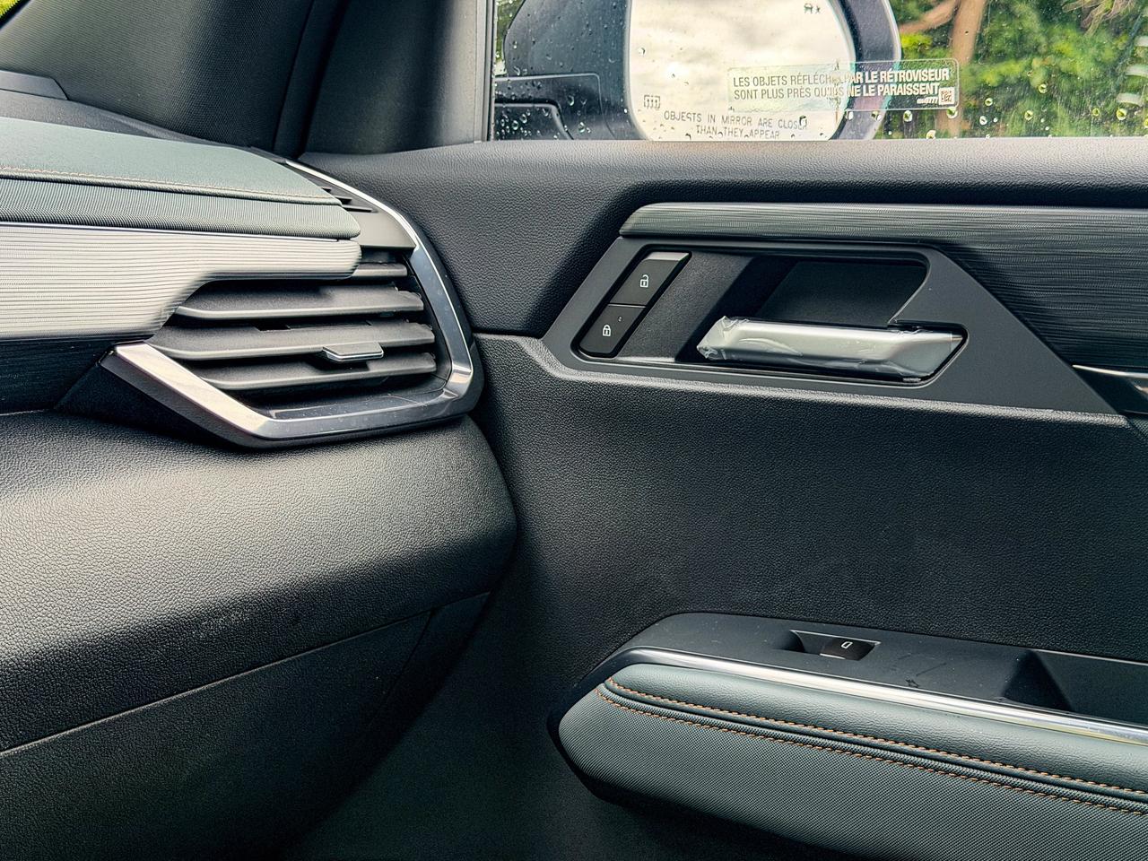 2027 GMC Acadia AT4 Photo