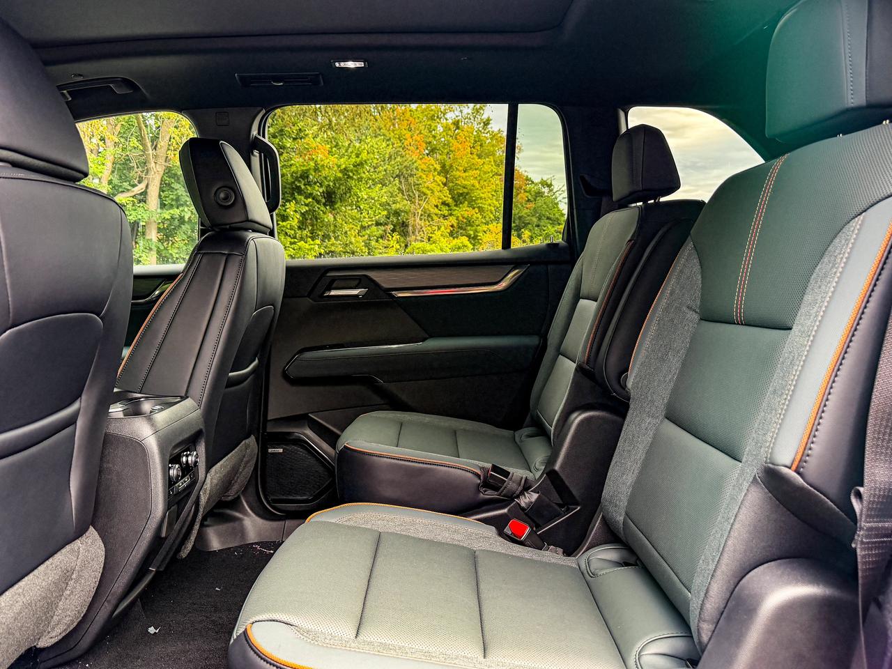 2027 GMC Acadia AT4 Photo