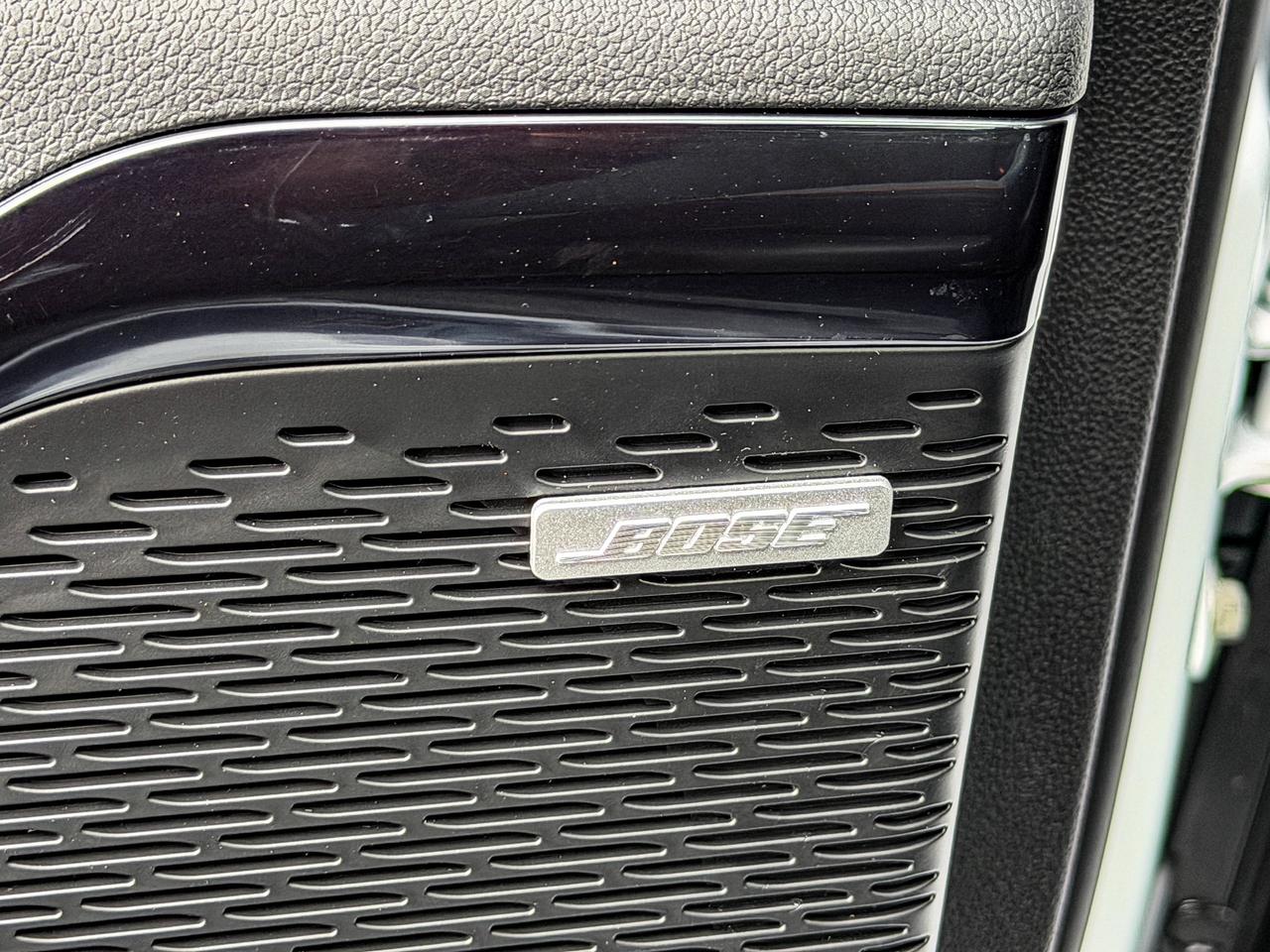2027 GMC Acadia AT4 Photo