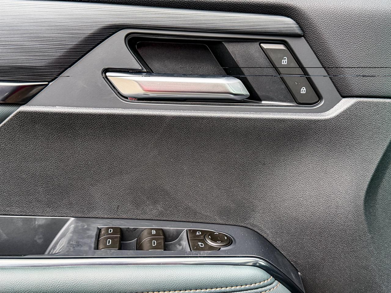 2027 GMC Acadia AT4 Photo