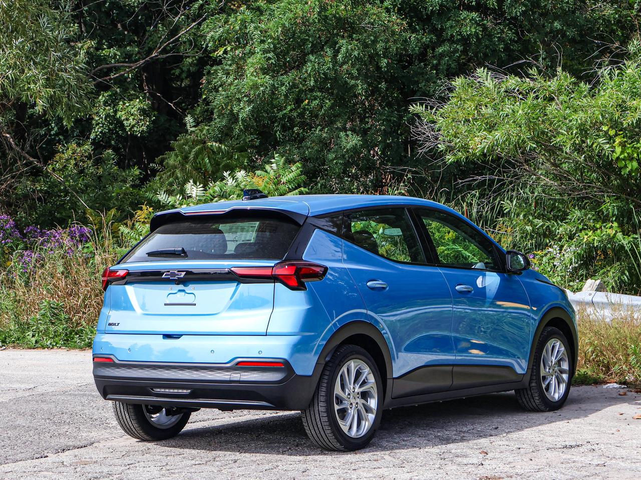 2027 Chevrolet Bolt LT Photo
